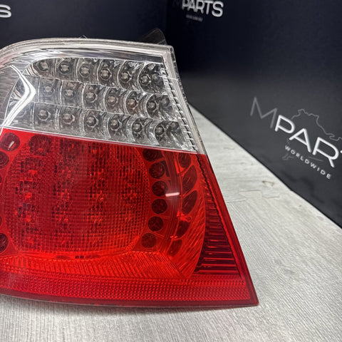 01-06 E46 BMW 330 M3 CONVERTIBLE REAR LED TAIL LIGHT RIGHT 6937454