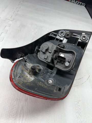 2015 - 2017 BMW F82 F83 M4 REAR RIGHT PASSENGER OUTER TAIL LIGHT OEM 7296100