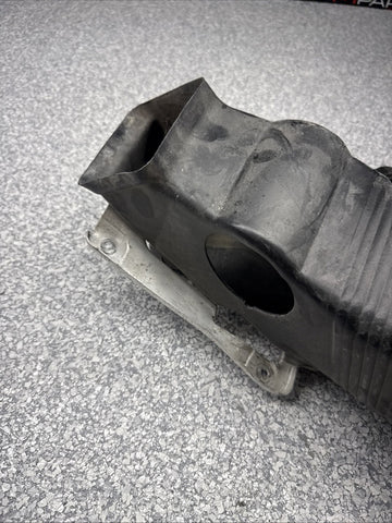 BMW E46 M3 OEM (2001-2006) BRAKE AIR INLET DUCTS + BRACKETS PAIR *1 BROKEN TAB