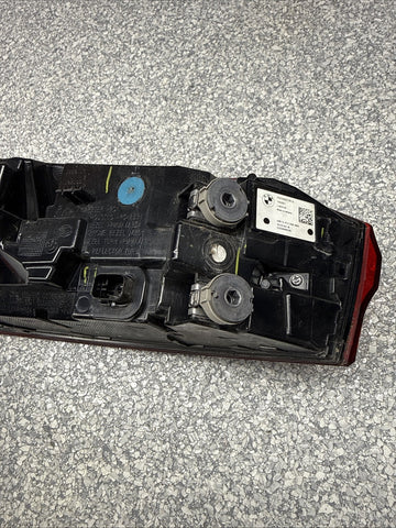 OEM BMW 20-27 X6 G06 F96 X6M Rear Tail Light Outer Right 63217442276 *Crack