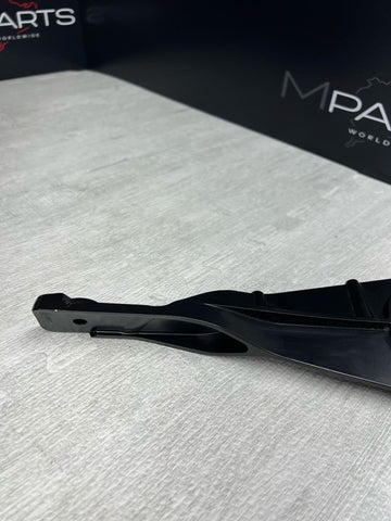 LEFT AIR INTAKE BOX FILTER BRACKET BMW 18-25 F90 F91 F92 F93 M5 M8 OEM