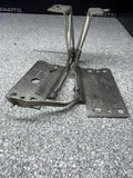 08-13 BMW E90 E92 E93 M3 FRONT BUMPER HANGER BRAKE DUCT BRACKETS 8042081 8042082