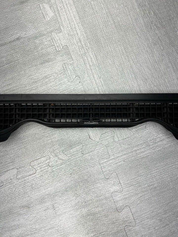 91-99 BMW E36 3 Series M3 Sedan Center Wiper Cowl Vent Grille Trim Cover OEM