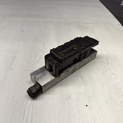 BMW S54 E46 M3 VANOS Control Solenoid Valve Block MCU 2001-2006