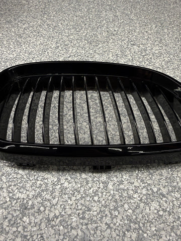 08-13 BMW E90 E92 E93 M3 Front Kidney Grille Right Passenger Black