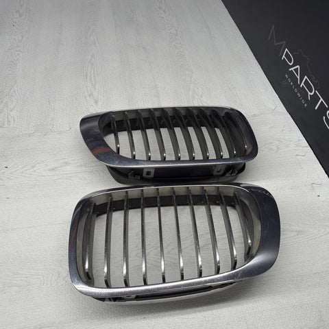 BMW E46 M3 01-06 Hood Grille Chrome OEM Left Right Pair *Broken Tabs*