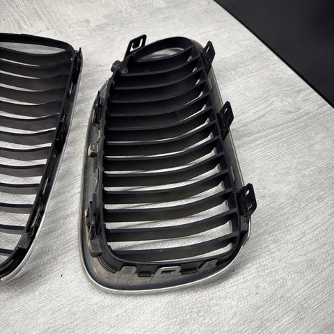 11-13 BMW 335i E92 E93 Front Left Right Upper Grille Set 7254967 7254970 OEM