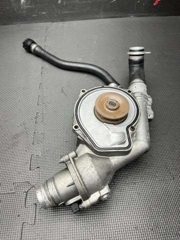 15-20 BMW F80 F82 F83 M3 M4 S55 WATER PUMP THERMOSTAT HOUSING