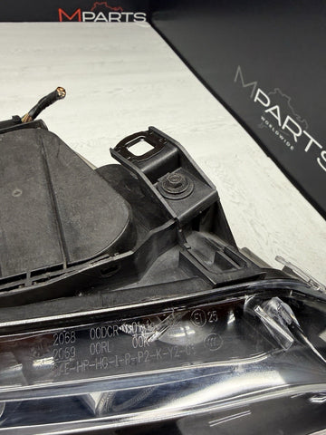 07-10 BMW E90 E92 E93 328 335 M3 Right Original Head Light Headlight 7182518