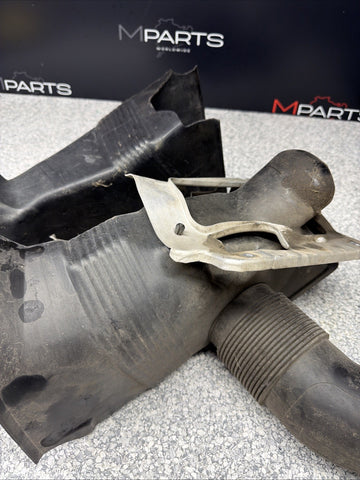 BMW E46 M3 OEM (2001-2006) BRAKE AIR INLET DUCTS + BRACKETS PAIR *1 BROKEN TAB