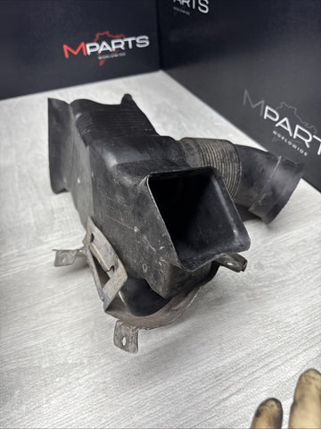BMW E46 M3 OEM (2001-2006) BRAKE AIR INLET DUCTS + BRACKETS PAIR *NO BROKEN TABS