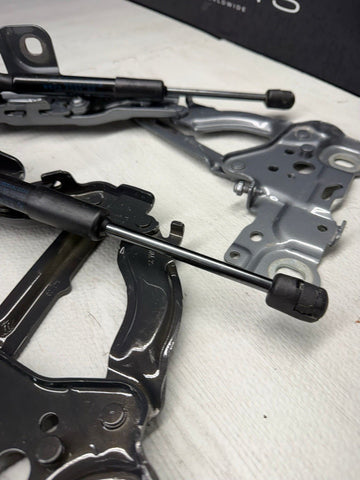 BMW 21-26 G80 M3 REAR TRUNK LID HINGES W/SHOCKS STRUTS