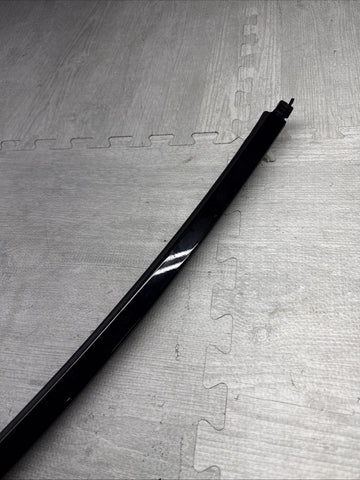 BMW 21-25 G82 M4 Coupe Right Passenger Door Glass Roof Molding Gloss Black OEM