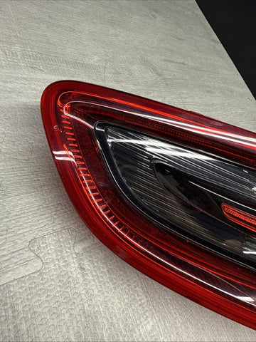 2015-2018 PORSCHE MACAN REAR LEFT DRIVER QUARTER PANEL MOUNT TAIL LIGHT LAMP OEM