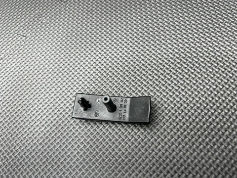 BMW E46 330 M3 CONVERTIBLE REAR SEAT BELT GUIDE 7009662 52107009662 ORIGINAL