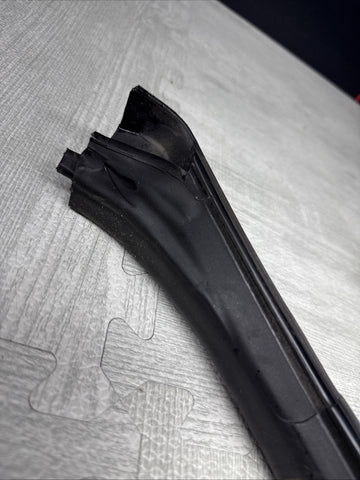 96-02 BMW Z3 Z3M Roadster Front Right Side Body Door Seal OEM
