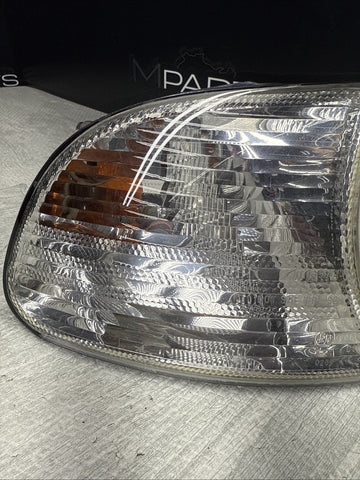 02-06 BMW e46 M3 330ci 325ci Passenger Clear Turn Signal Corner Light 6919652