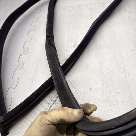 92-99 BMW E36 M3 323 325 328 Front Driver Door Weather Strip Seal Coupe Black *