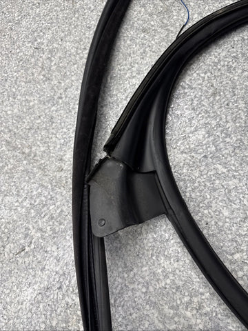 BMW E46 M3 01-06 Left Driver Side Door Weather Strip Seal Black OEM *1 Rip