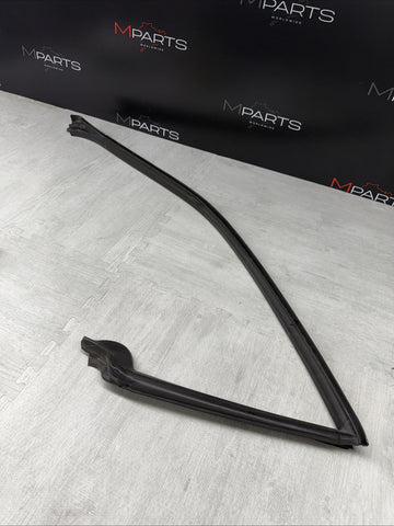 96-02 BMW Z3 Z3M Roadster Front Right Side Body Door Seal OEM