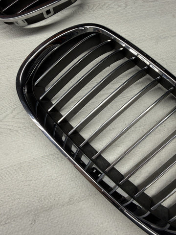 08-13 BMW E90 E92 E93 M3 Front Kidney Grilles Grills Chrome OEM