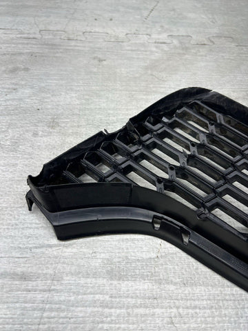 15-20 BMW F80 F82 F83 M3 M4 Front Bumper Right Passenger Grille Insert Trim OEM