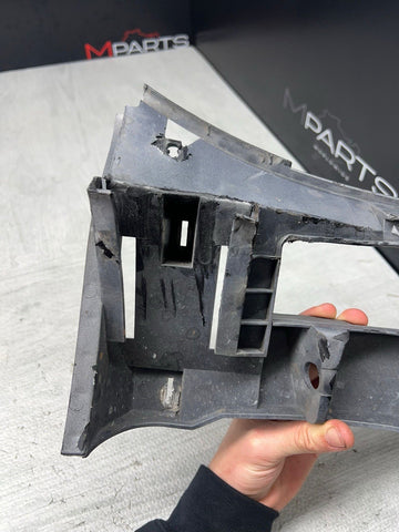 01-06 BMW E46 M3 RIGHT PASSENGER FRONT BUMPER COVER GUARD BRACKET 2695248