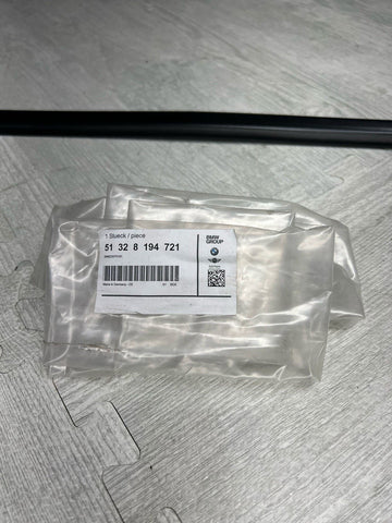BMW E46 M3 Front Lower Door Moulding Seal Weatherstrip Gasket 51328194721 NEW