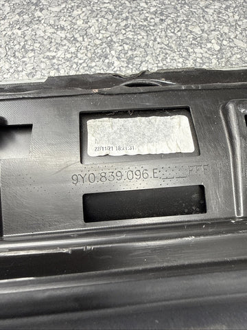 2018-2024 PORSCHE CAYENNE - REAR Right Lower DOOR Molding / Blade 9Y0839096 E