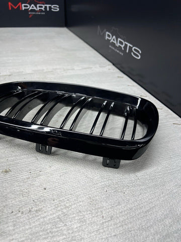 08-13 BMW E90 E92 E93 M3 Front Kidney Grilles Gloss Black Double Slotted