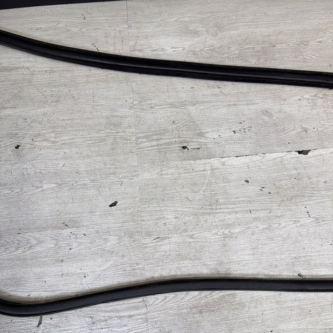 BMW E46 M3 01-06 Right Passenger Side Door Weather Strip Seal Black OEM *Notes*