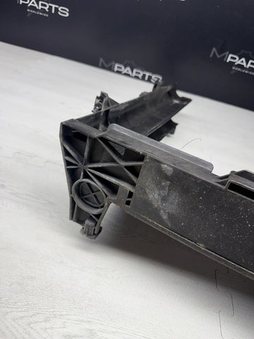 06-10 BMW E60 E63 E64 M5 M6 V10 S85 RADIATOR CARRIER HOUSING BRACKET MODULE OEM