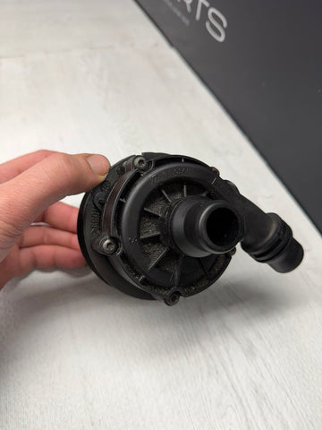 15-20 BMW F80 F82 F83 M3 M4 S55 ENGINE COOLANT AUXILIARY WATER PUMP OEM