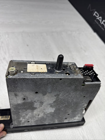 2001 BMW E46 330C M3 RADIO CAR STEREO CD PLAYER RECEIVER 6909882 OEM *Broken Tab