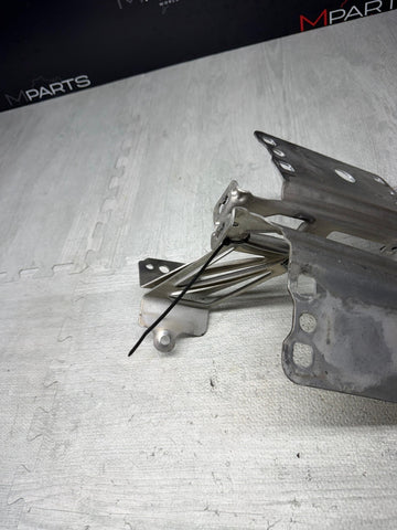 08–13 BMW M3 E90 E92 E93 Front Fender Wing Bracket Set L+R OEM 8042081 8042082