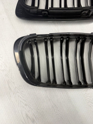 BMW 01-06 E46 M3 Front Kidney Grilles Gloss Black Set Double Slotted