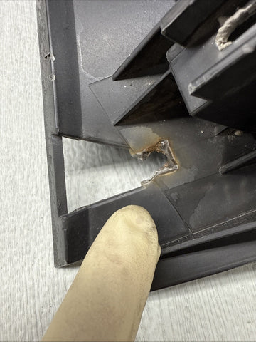 01-06 BMW E46 M3 LEFT DRIVER FRONT BUMPER COVER GUARD BRACKET 2695247