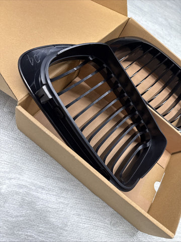 NEW BMW 01-06 E46 M3 Standard Front Kidney Grilles Gloss Black Set