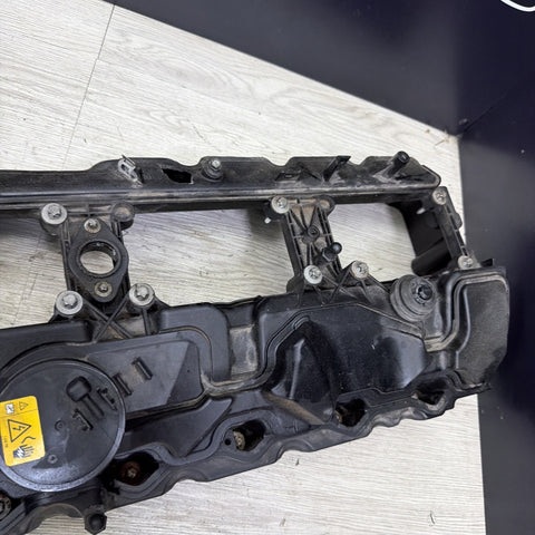 15-21 BMW F80 F82 F83 F87 M2 M3 M4 S55 ENGINE CYLINDER HEAD VALVE COVER *Hole*