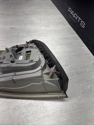 01-06 E46 BMW 330 M3 CONVERTIBLE REAR LED TAIL LIGHT RIGHT 6937454 *BAD LEDS*