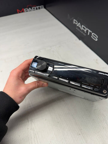 Alpine UTE-73BT, Single-DIN Digital Media Stereo w/ Bluetooth, USB & Auxiliary