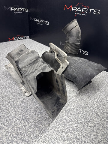 BMW E46 M3 OEM (2001-2006) BRAKE AIR INLET DUCTS + BRACKETS PAIR *1 BROKEN TAB