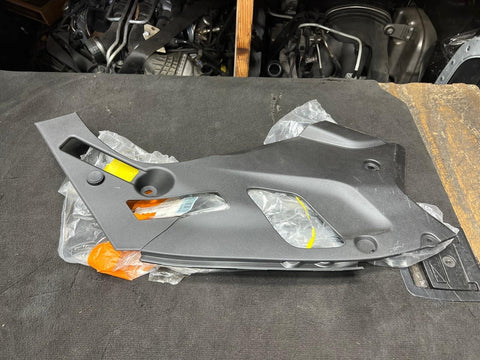 NEW 18-23 BMW F90 M5 Upper Right Engine Compartment Cover 51767349604 *Cracked