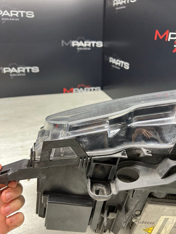 OEM BMW 02-06 E46 330 M3 Bixenon Headlight 1305621772 *Chipped Tabs*