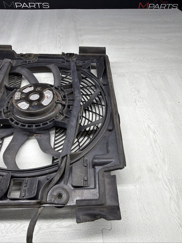 AUXILIARY PUSHER COOLING FAN 1999-03 BMW E39 540i 530i 528i 525i M5 6921395