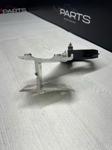 12-16 BMW F30 F80 F82 F83 M3 M4 RIGHT SIDE RADIATOR CARRIER HOLDER MOUNT BRACKET