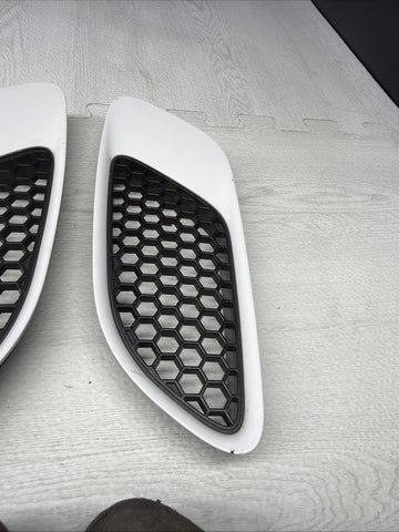 08-13 BMW E90 E92 E93 M3 Hood Scoops Space Pair 8042978 Alpine White