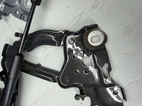 BMW 21-26 G80 M3 REAR TRUNK LID HINGES W/SHOCKS STRUTS