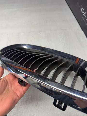 08-13 BMW E90 E92 E93 M3 Front Kidney Grille Right Chrome / Chrome Fins OEM