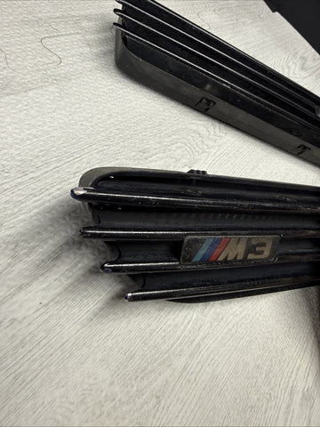 01-06 BMW E46 M3 Fender Vent Grilles Grills Trims Genuine OEM Painted Black